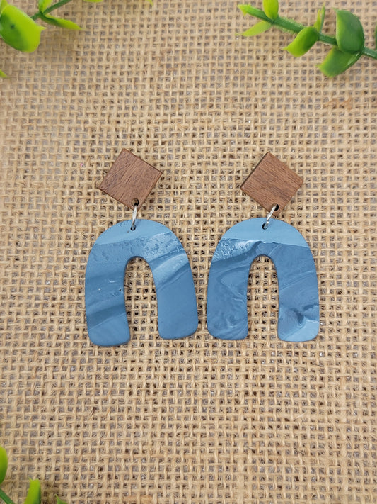 Blue wave arches with wooden top