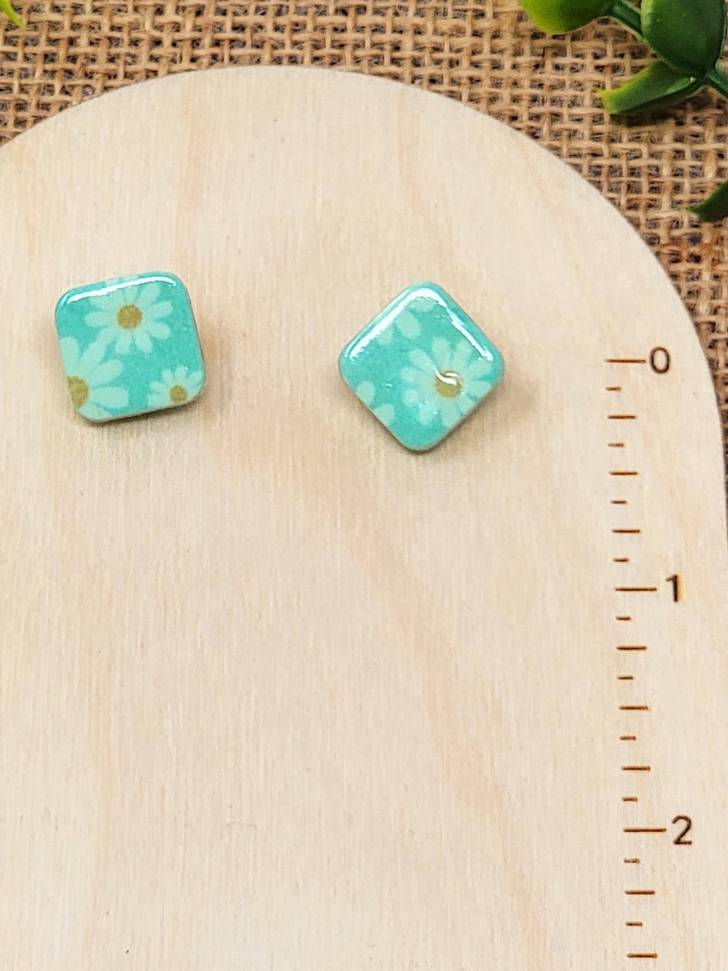 Light green daisy studs