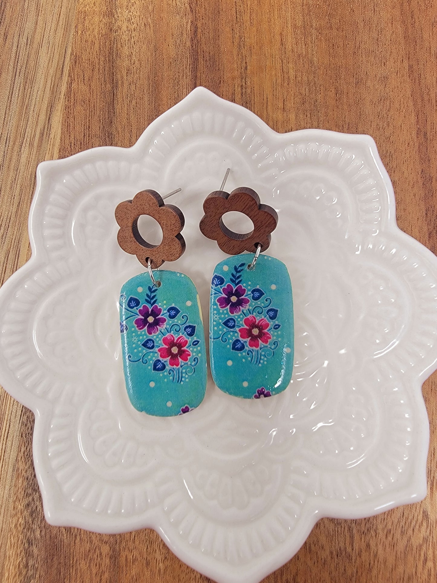 Floral dangles with wood top