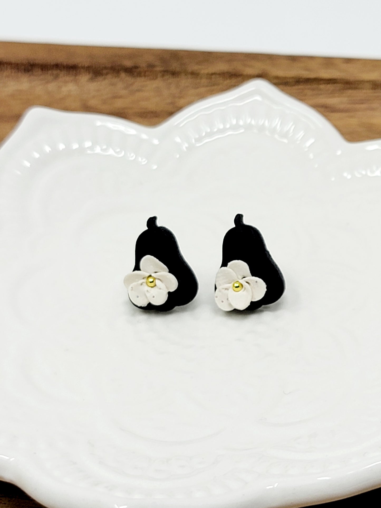 Floral squash studs