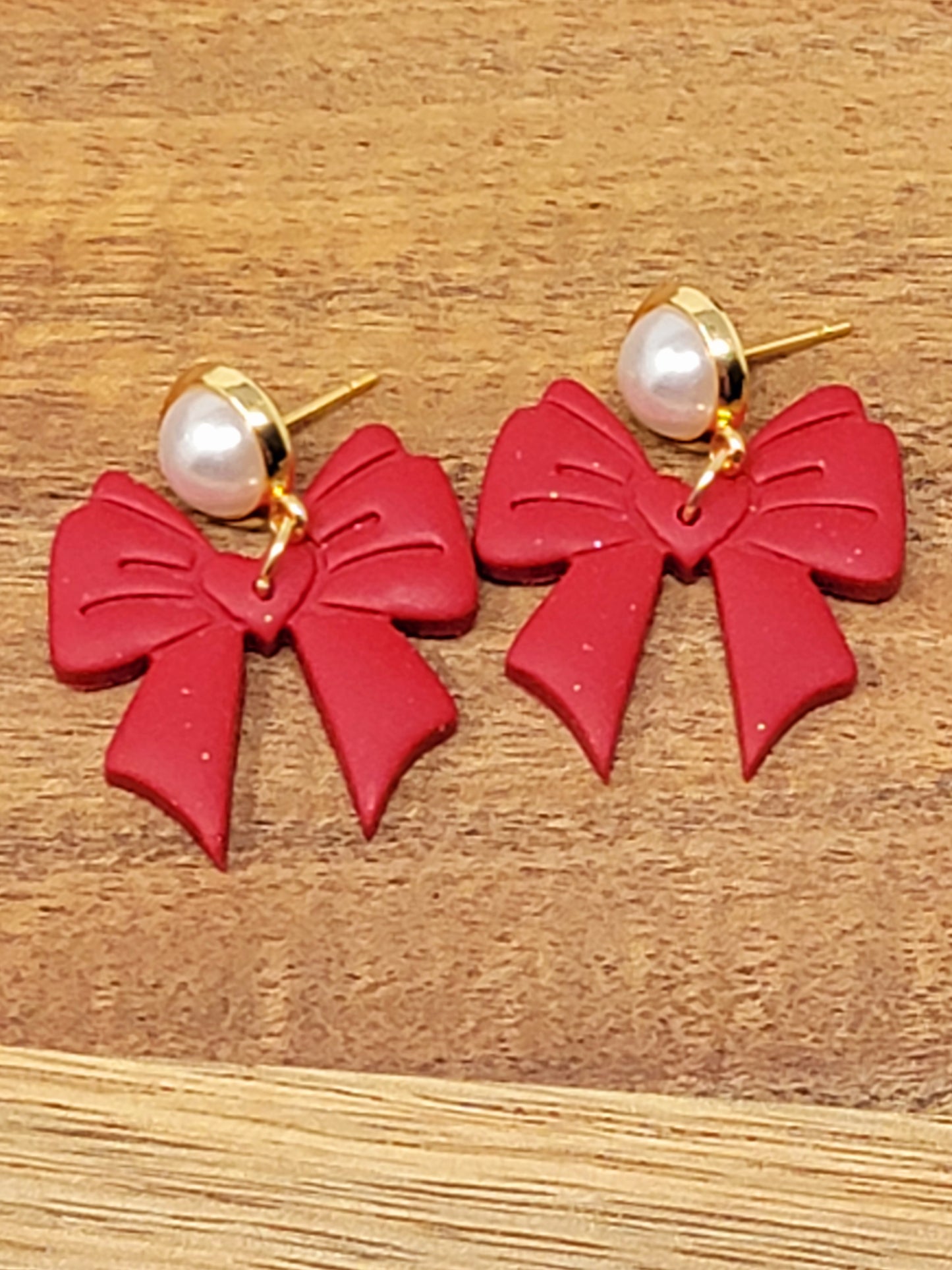 Red bow with pearl top