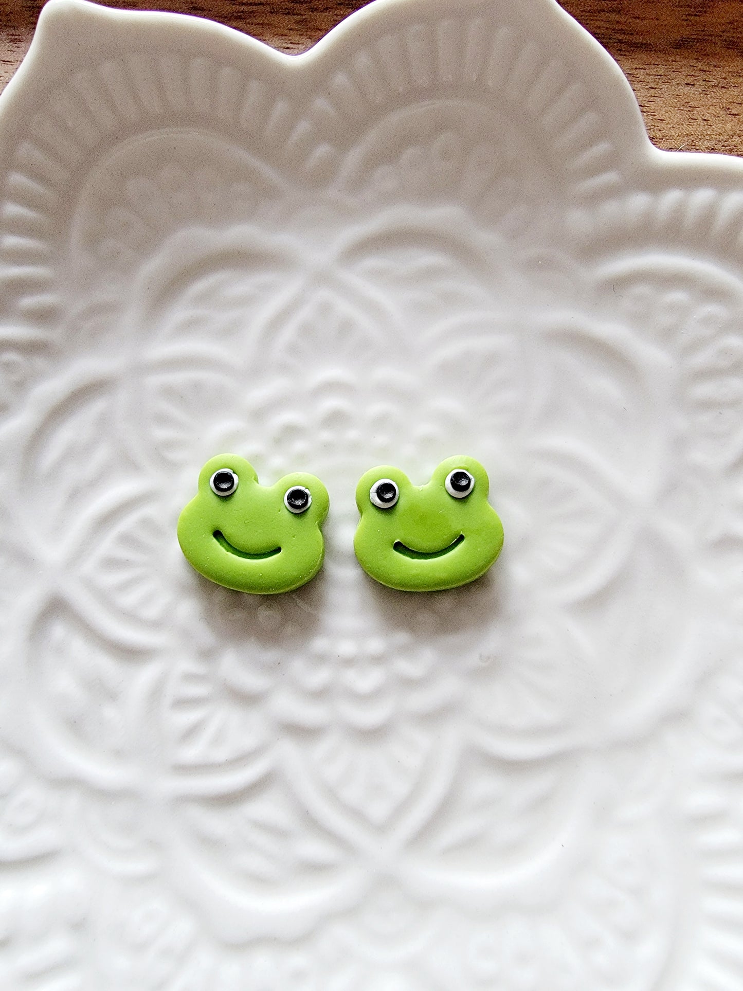 Light green froggy studs