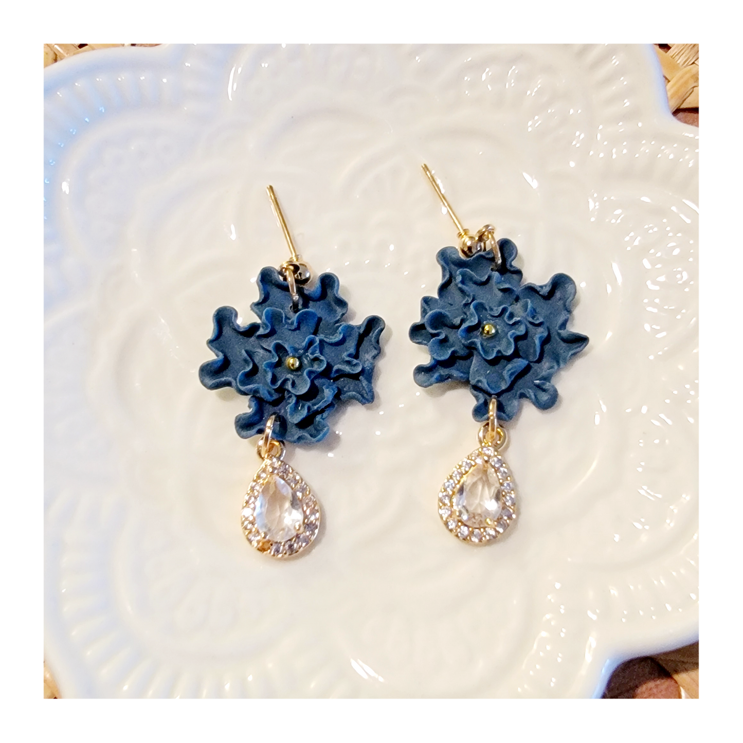 Dark blue hand shaped flower dangles