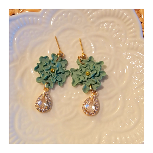 Green hand shaped flower dangles