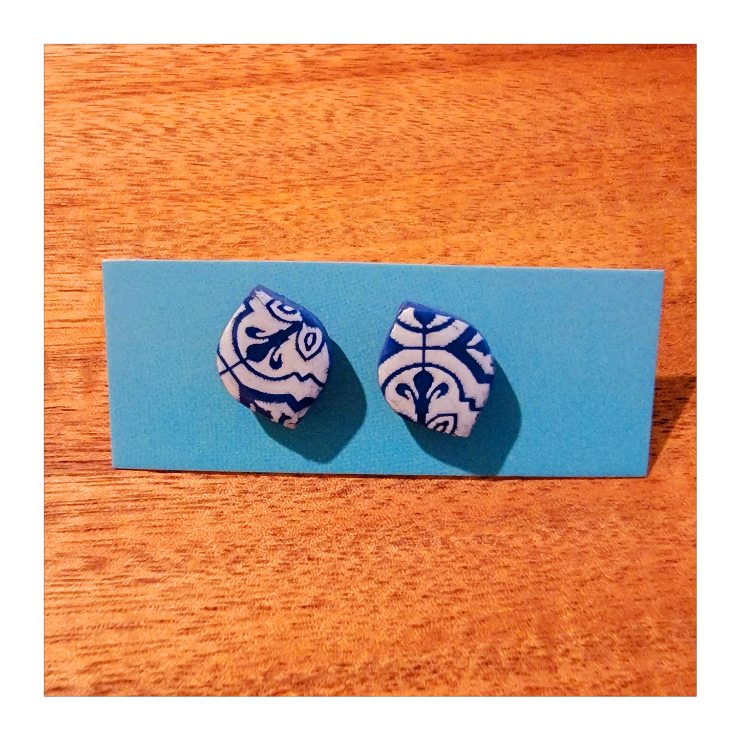 Blue & white tile pattern studs