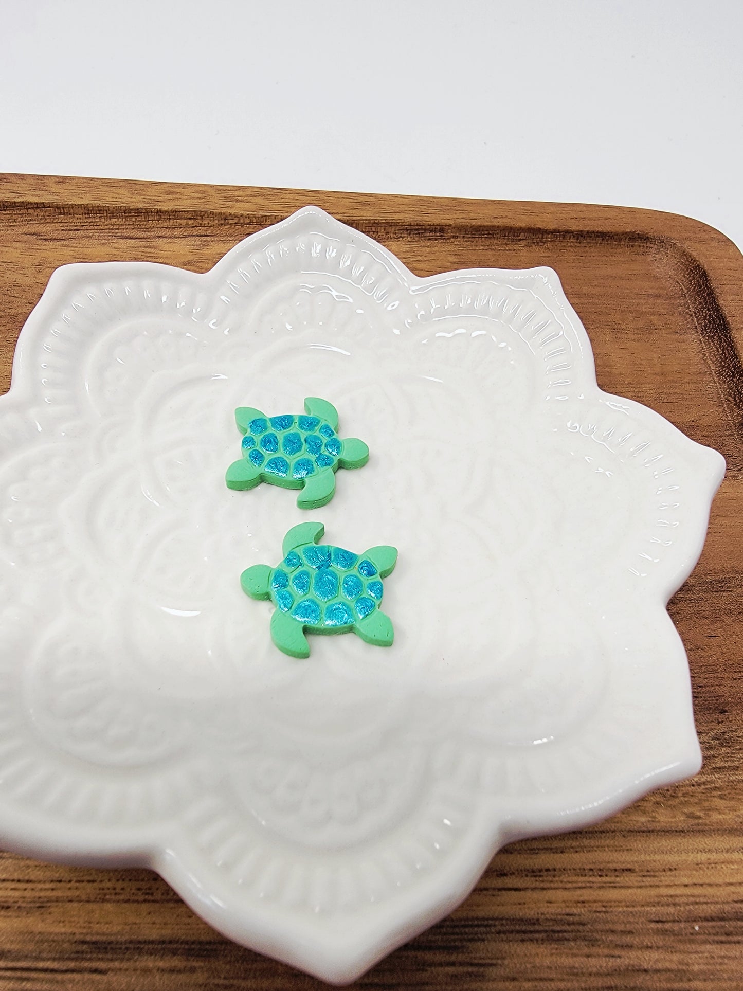 Minty sea turtle studs