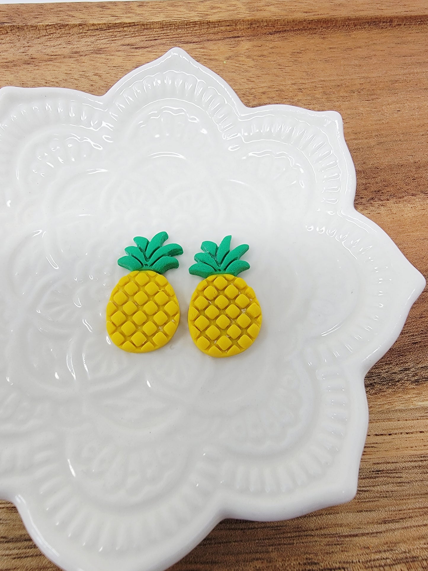Large pineapple studs