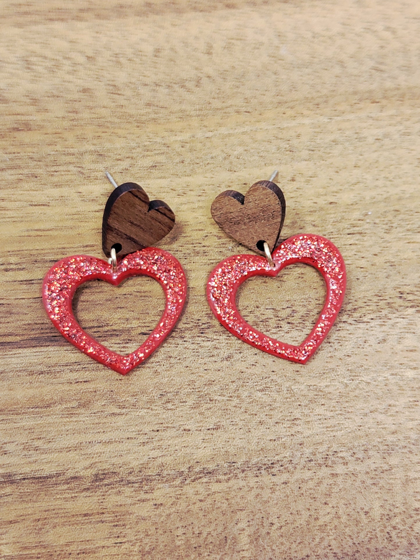 Glitter red heart dangles with wooden top