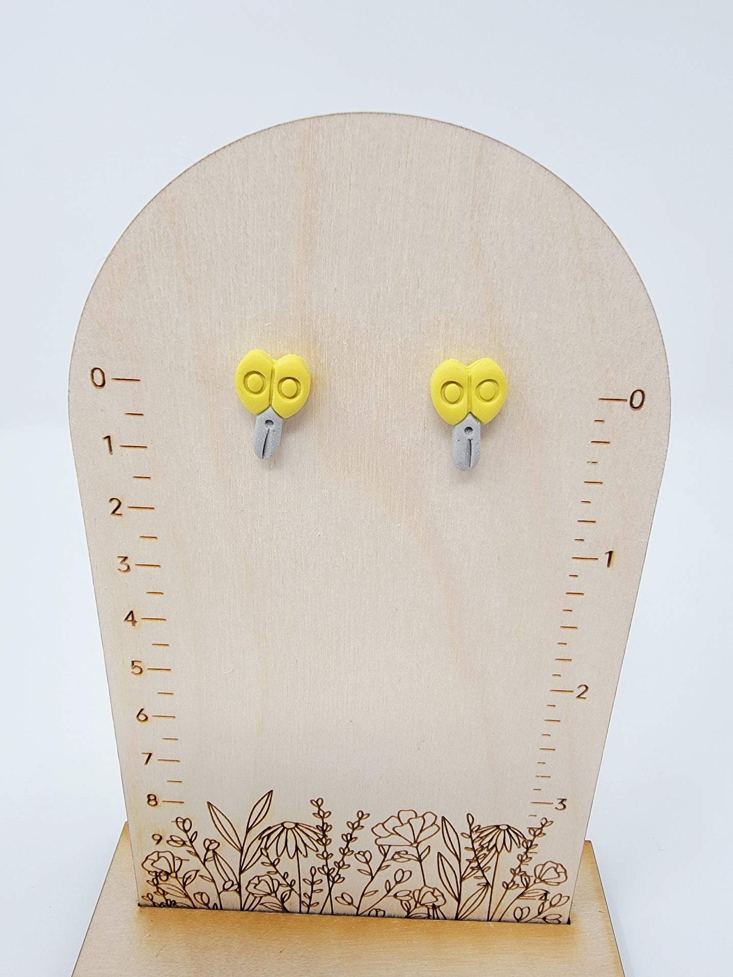 Yellow scissor studs