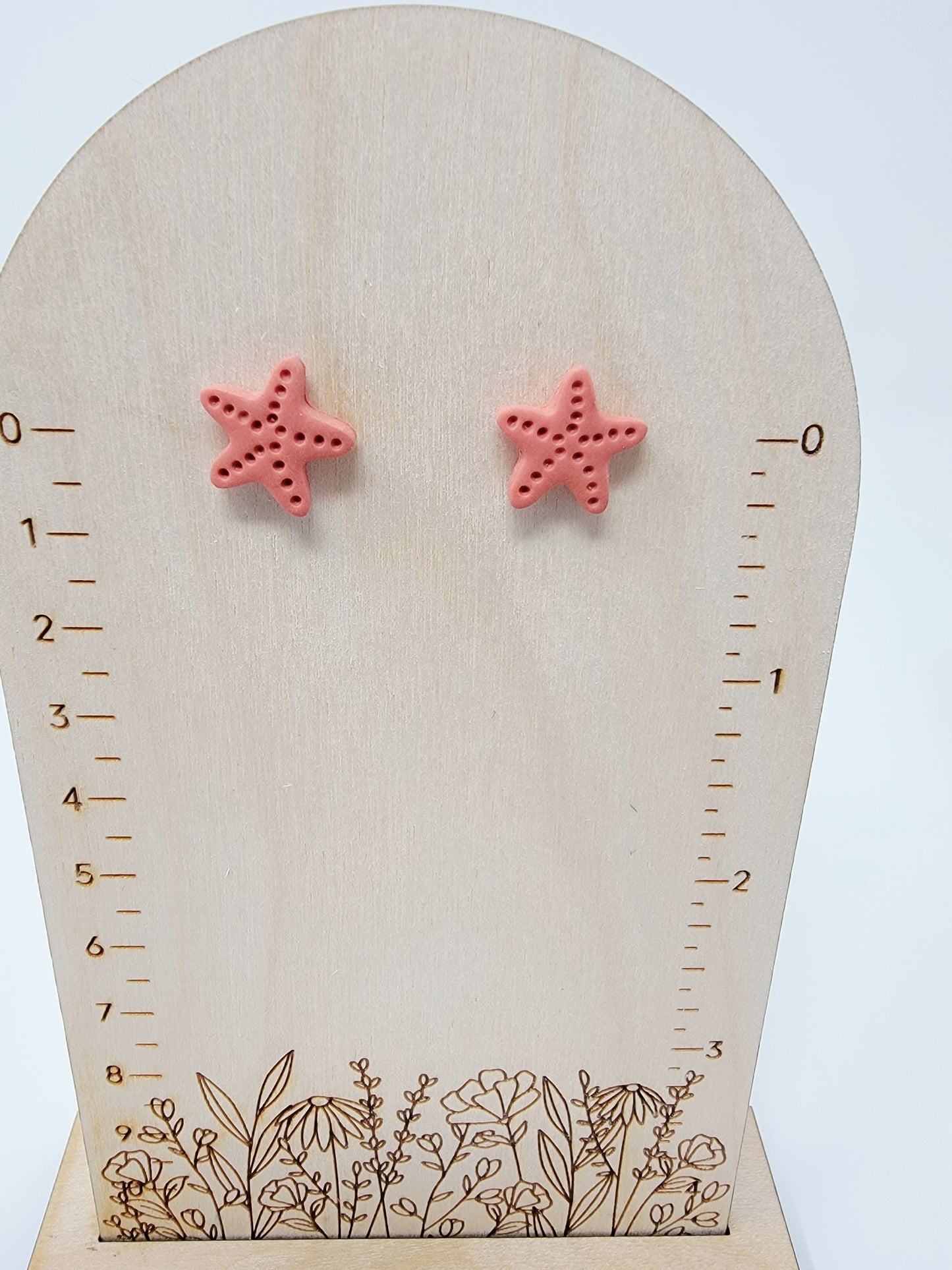 Coral starfish studs