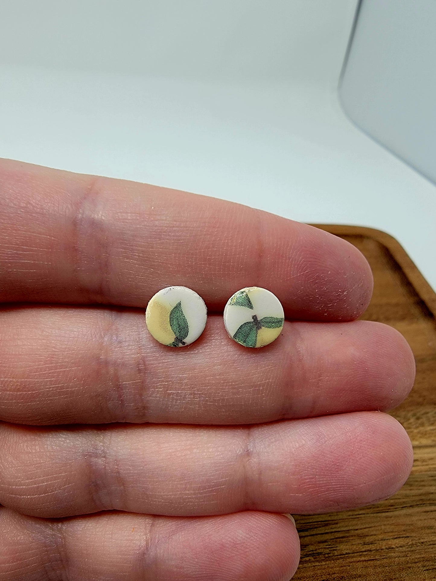 Mini lemon pattern studs