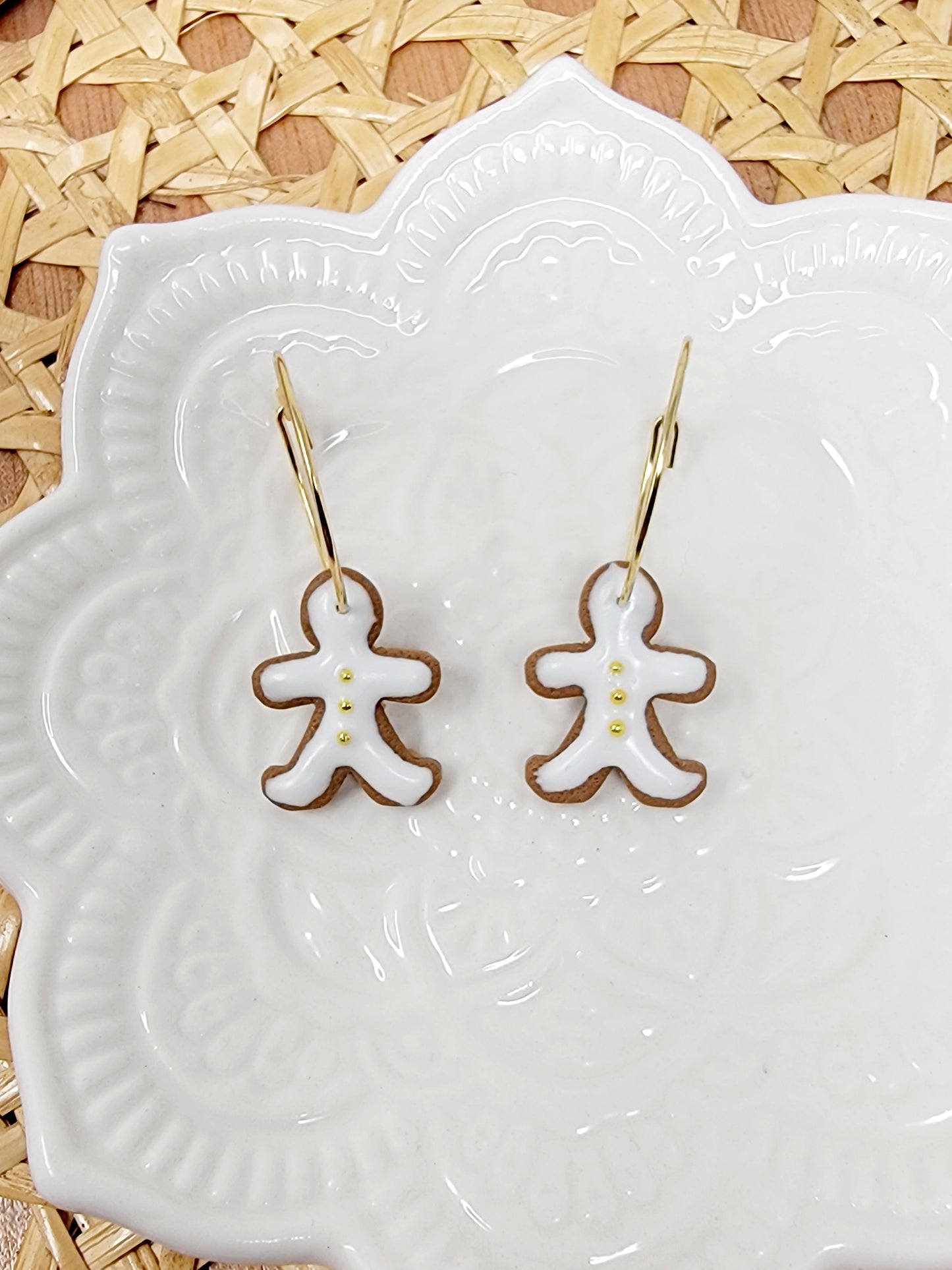 Frosted gingerbread men hoops in gold