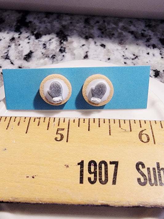 Sugar cookie with mittens studs