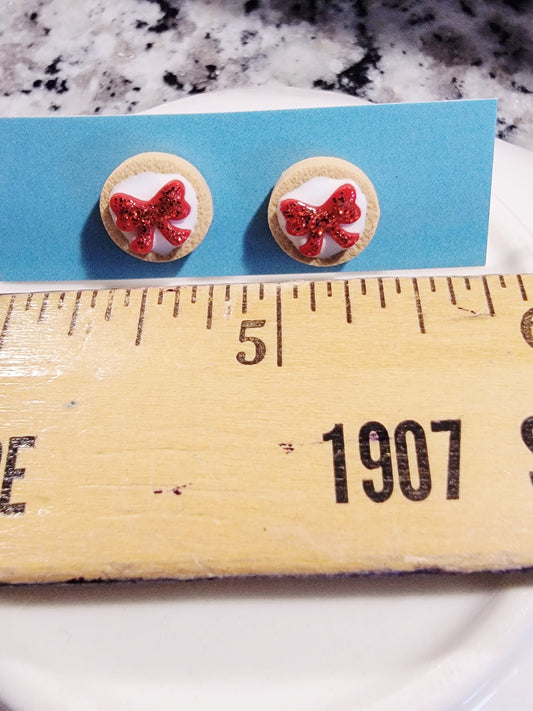 Sugar cookie with red bow studs